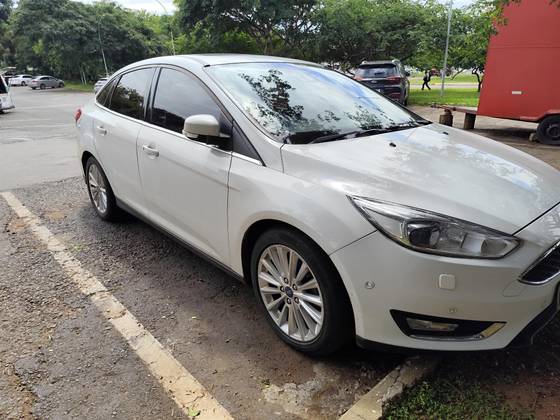 FORD FOCUS 2.0 TITANIUM FASTBACK 16V FLEX 4P POWERSHIFT